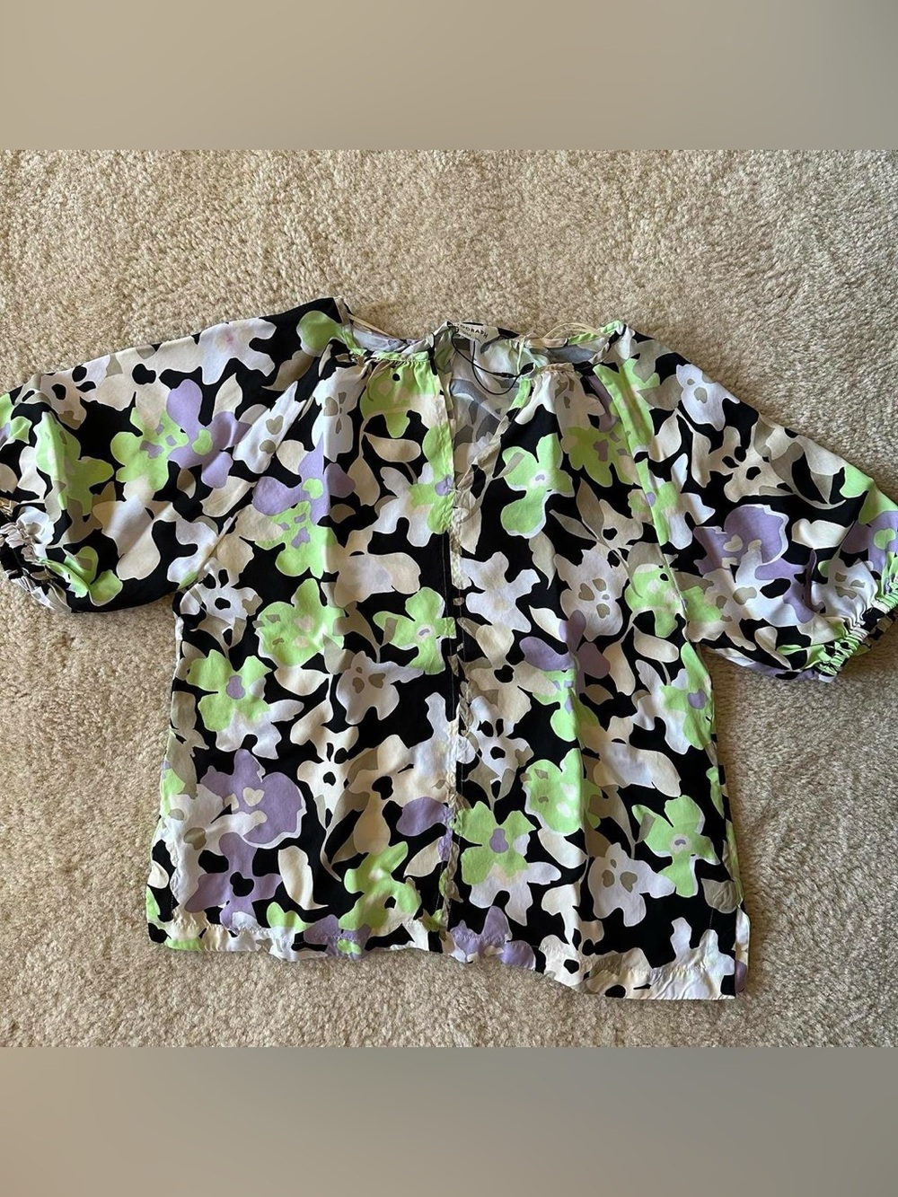 UK Autograph expensive brand expensive quality. flowery puff sleeve blouse.